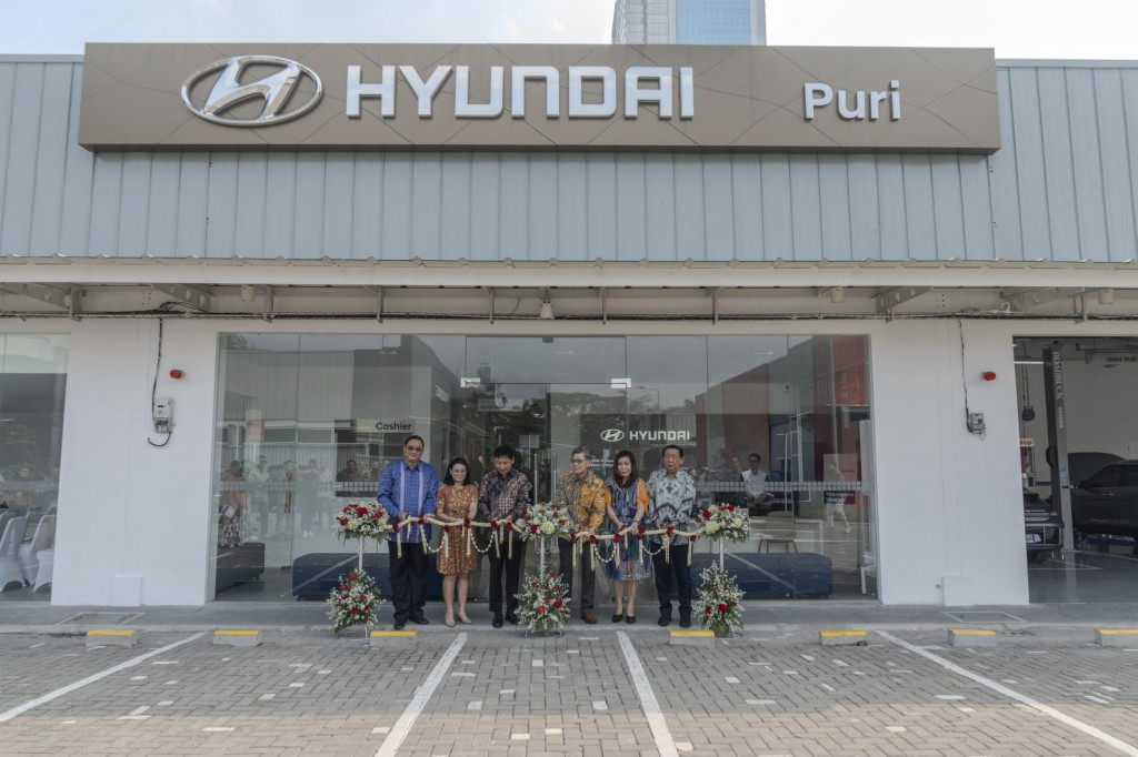 PT Hyundai Motors Indonesia (HMID) bersama mitra resminya, PT Sinar Inti Primajaya Perkasa, meresmikan dealer Puri sebagai jaringan resmi terbarunya. Hyundai