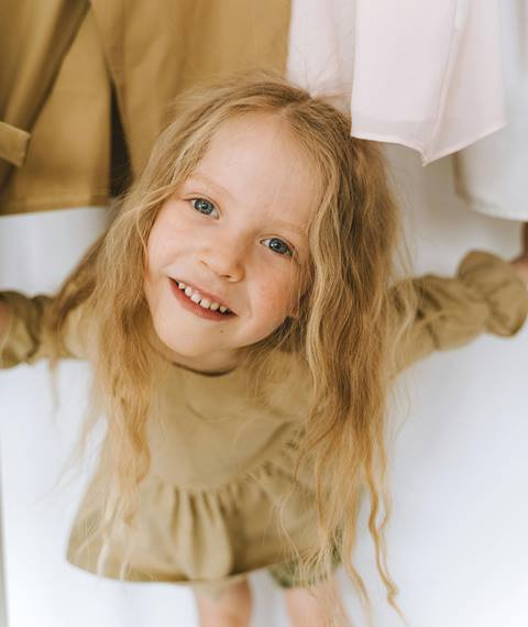 Kenapa Anak Senang Memakai Pakaian Secara Berulang?