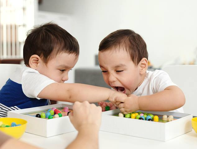 Bagaimana Cara Merespons Saat Balita Memukul?