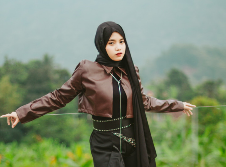 Hanin Dhiya Gambarkan Sakitnya Diselingkuhi di Single 