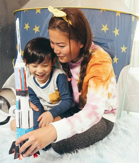 Kenapa Orang Tua Merasa Kesulitan Bermain Imajinasi dengan Anak?