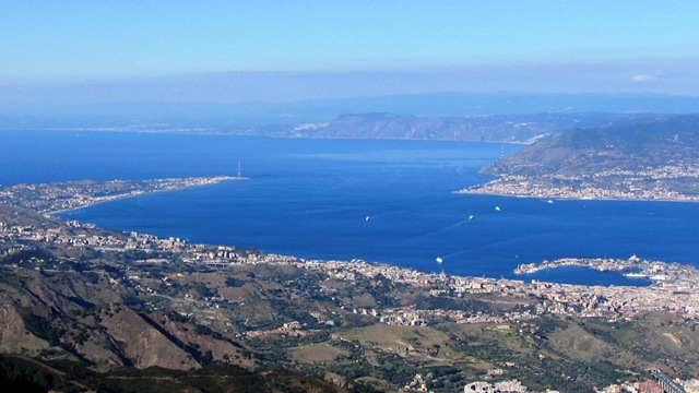 Strait of Messina. Foto: Edd48 via Wikimedia Commons.