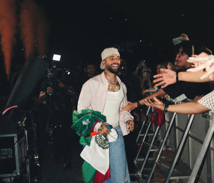 Penyanyi Ini Hentikan Konser Tegur Penonton yang Bawa Bayi