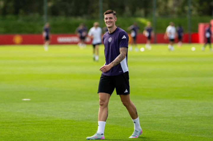 Sesko Ingin Bawa MU Kembali ke Papan Atas