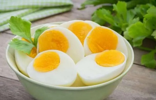 Dosen IPB Ungkap Alasan Telur Rebus Sulit Dikupas, Intip Tips Mengupasnya