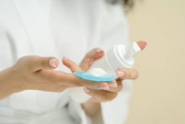 Temukan beda dari facial wash dan facial foam yang cocok untuk kulit kamu. (Foto: Ilustrasi/Dok. Pexels.com)