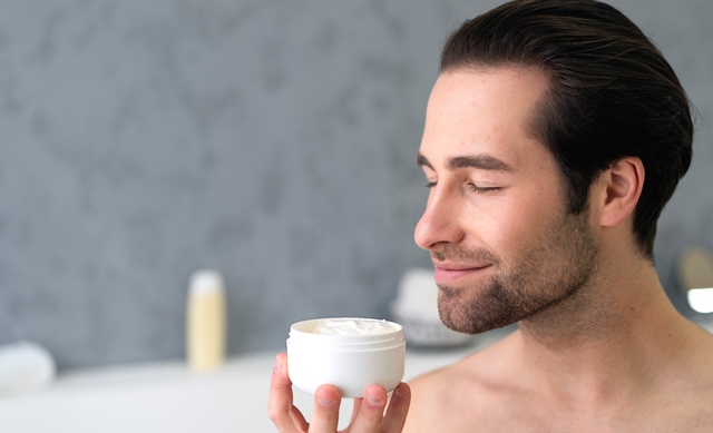  Tiga produk skincare khusus pria ini mendapatkan tinjauan dari dokter. Simak yuk apa saja itu. (Foto: Ilustrasi/Dok. Freepik.com)