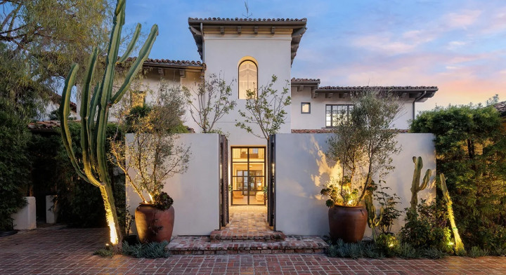 Brad Pitt Tambah Koleksi Properti, Beli Rumah Rp195 Miliar