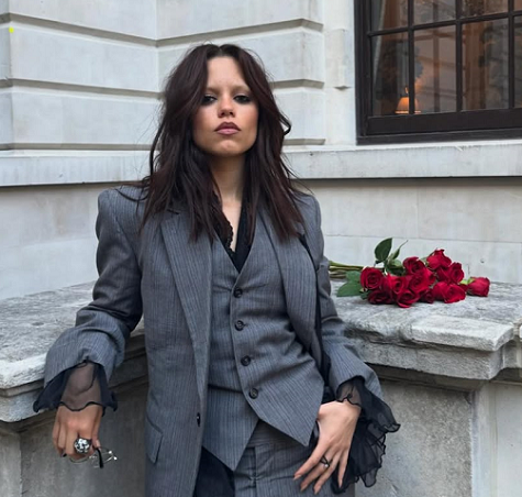 Jenna Ortega dalam promosi serial 