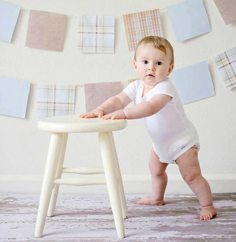 Hal Ajaib Bayi: Menyentuh Genitalia, Berdiri, dan Lupa Keterampilan Baru