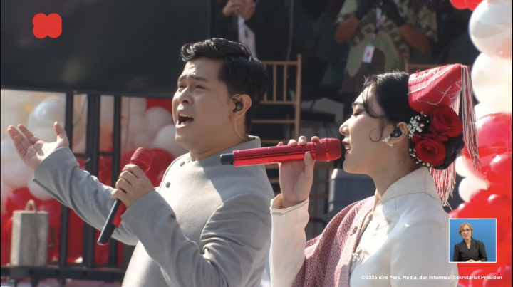 Isyana Sarasvati dan Cakra Khan Duet Bawakan “Rumah Kita” & “Negeriku” di Istana Merdeka