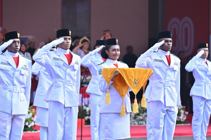 Upacara 17 Agustus 2025, Cerita Haru Siswa Papua Kibarkan Bendera Merah Putih