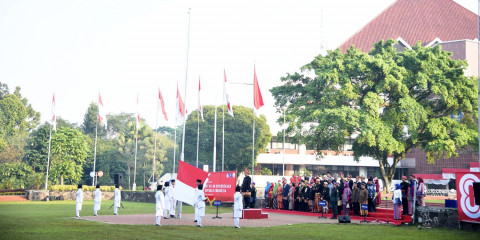 HUT ke-80 RI di IPB, dari Parade Angklung, Arakan Pengantin hingga Lomba Tradisional