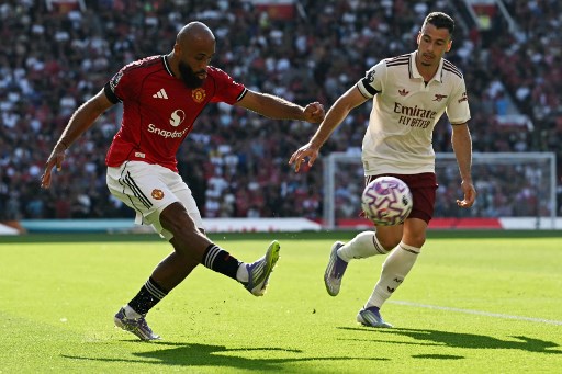 Suasana laga MU vs Arsenal. (Paul ELLIS / AFP)