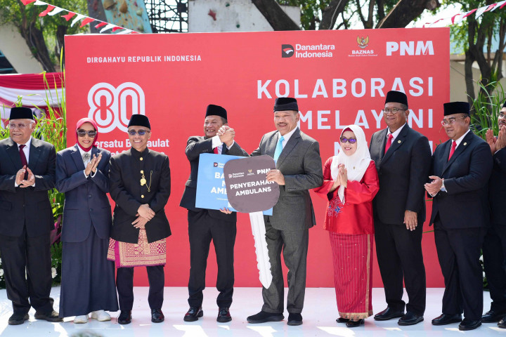 Tingkatkan Akses Kesehatan Masyarakat Prasejahtera, PNM dan BAZNAS Salurkan Ambulans