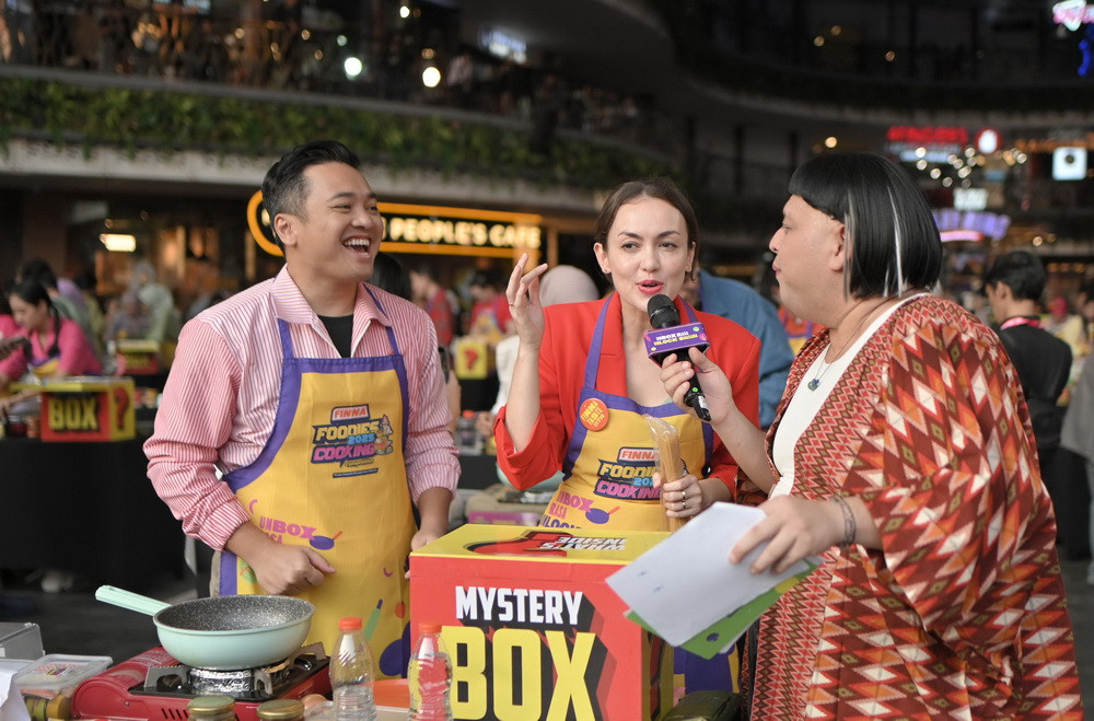 Rianti Cartwright bersama suami (Foto: instagram)