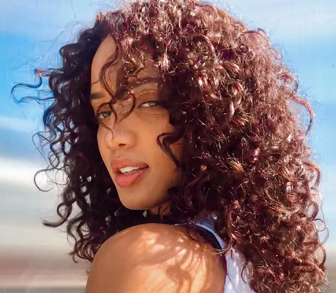 Warna rambut mahogany. (Foto: Dok. Instagram/@cassiskovic)
