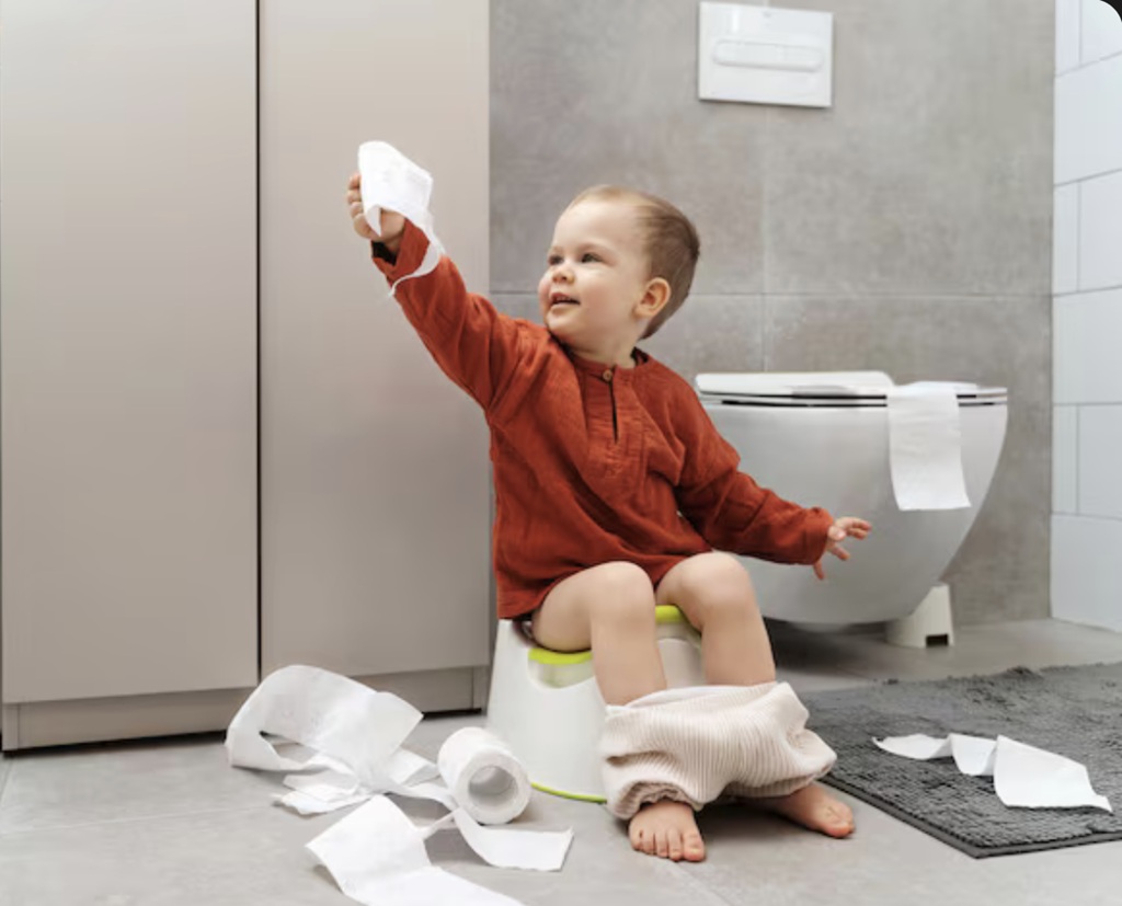 Setiap anak memiliki kesiapan yang berbeda-beda dalam menjalani toilet training. Ilustrasi Freepik