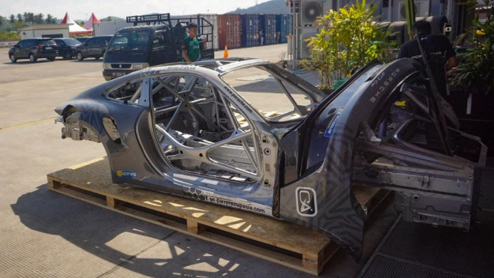 Intip Proses Perakitan Mobil  Balap Porsche 911 GT3