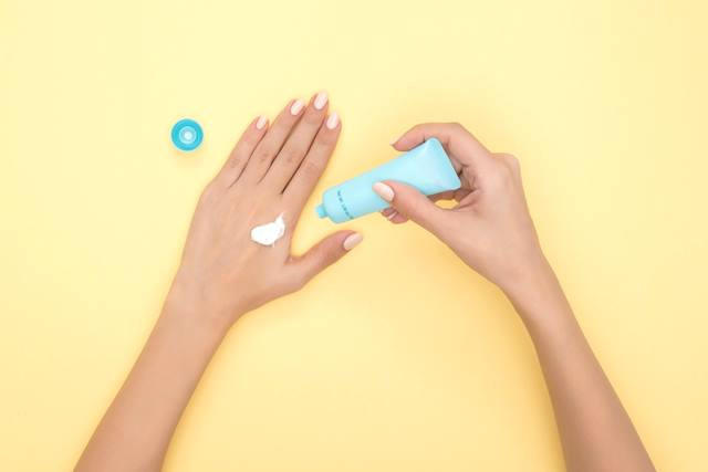   Sunscreen adalah produk perawatan kulit yang berfungsi melindungi kulit dari efek buruk sinar UV dari matahari. (Foto: Ilustrasi/Dok. Pexels.com)