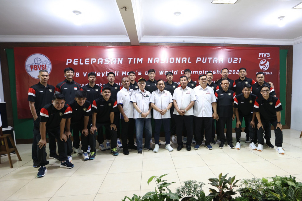 Sesi foto bersama acara pelepasan timnas bola voli putra Indonesia U21. (Foto: Istimewa)