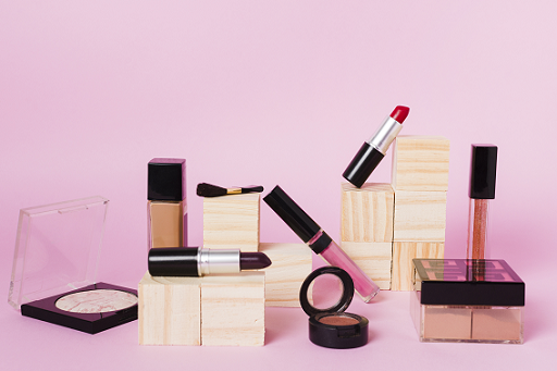 Kamu bisa mempertimbangkan untuk menggunakan tempat lipstik atau organizer khusus.(Foto: Ilustrasi. Dok. Freepik.com)