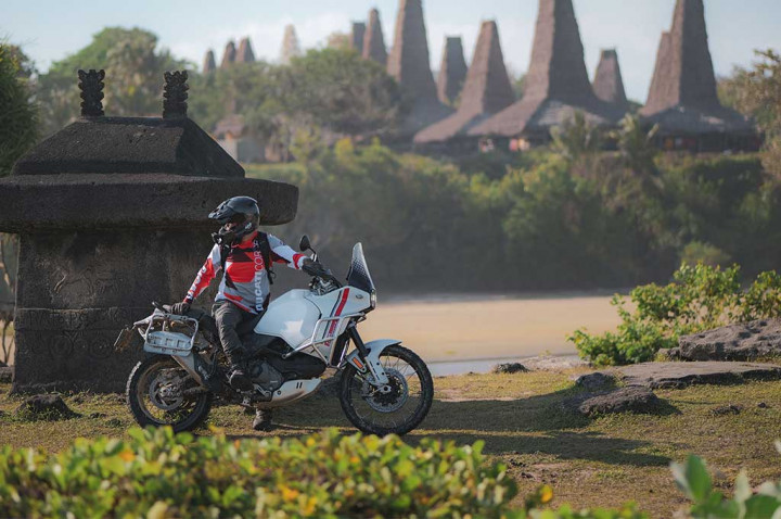 Petualangan Rowby & Ducati di Tanah Sumba