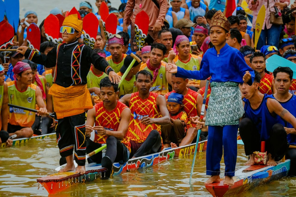  Festival Pacu Jalur sendiri sejak 2022 secara konsisten berhasil masuk dalam daftar event KEN Kemenpar.  (Foto: Dok. Birkom Kemenpar)