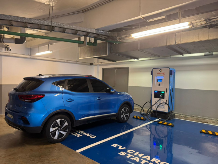 Mencoba Kecepatan Ngecas Mobil Listrik MG ZS EV