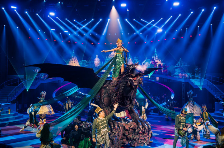 Yura Yunita Tampil Spektakuler di Pagelaran Sabang Merauke 2025, Terbang di Atas Naga