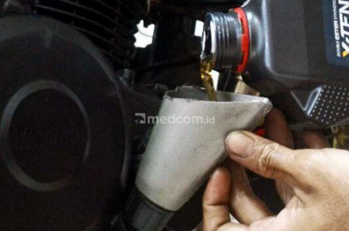 Tips Mudah Mencegah Motor Kehabisan Oli Mesin