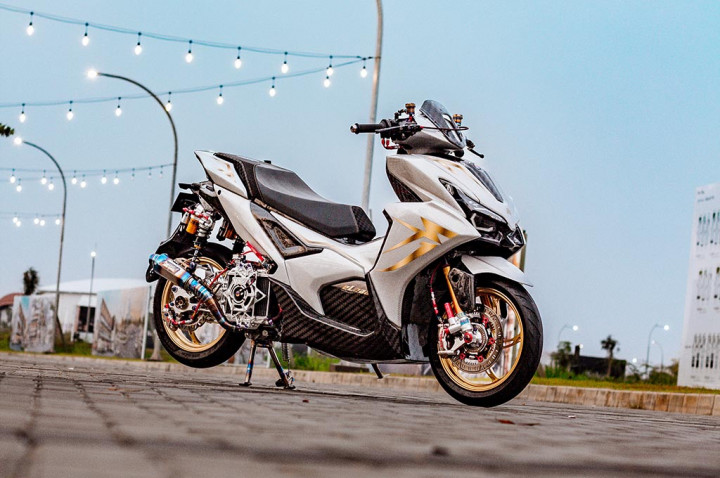 Modifikasi Yamaha Aerox Alpha dengan Gaya Gundam