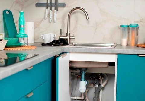 Cara Bersihkan Saluran Pembuangan Wastafel Dapur dengan Cuka dan Soda Kue