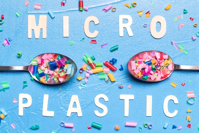  Mikroplastik adalah partikel plastik berukuran sangat kecil yang dapat membahayakan kesehatan manusia serta ekosistem.  (Foto: Ilustrasi/Dok. Freepik.com)