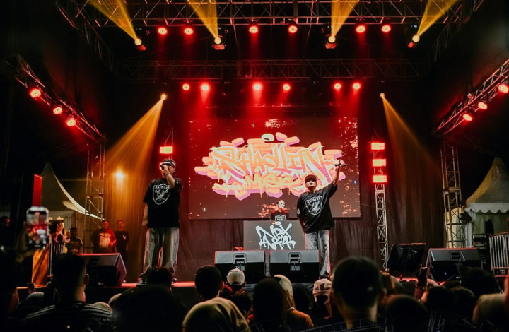 Lirik dan Terjemahan 