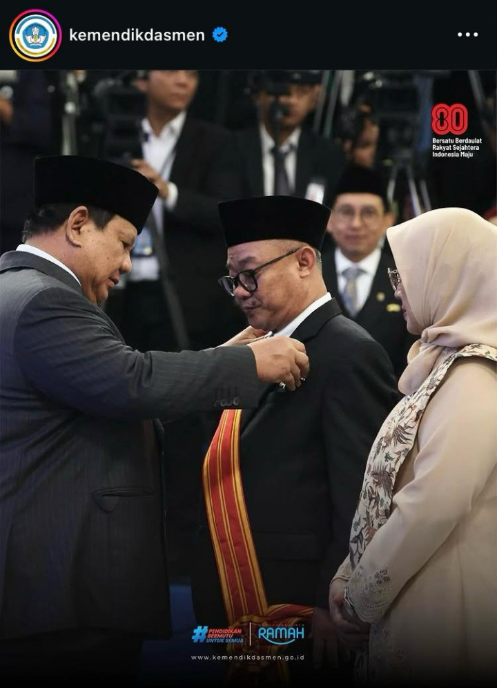 Abdul Mu'ti Terima Anugerah Bintang Mahaputera dari Presiden Prabowo