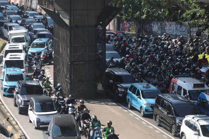 ​Imbas Proyek Galian, Jalan TB Simatupang Macet Parah
