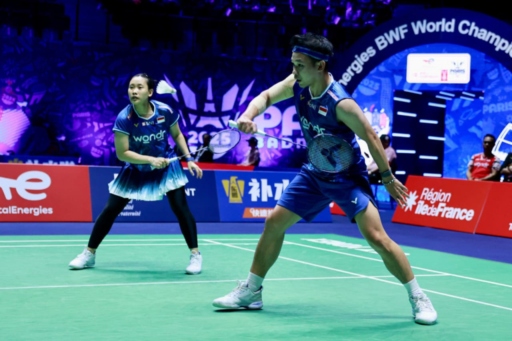 Aksi Rinov Rivaldy/Pitha Haningtyas Mentari di Kejuaraan Dunia Bulu Tangkis 2025 (dok. PBSI)