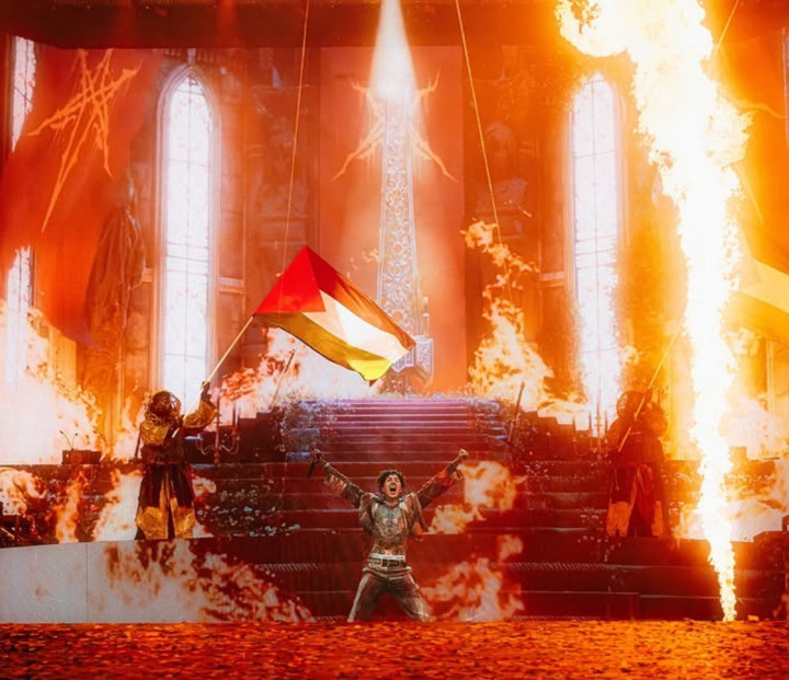 Bring Me The Horizon Kibarkan Bendera Palestina di Panggung Reading Festival