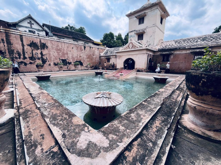 Menelusuri Labirin Sejarah di Taman Sari yang Memikat Wisatawan Dunia