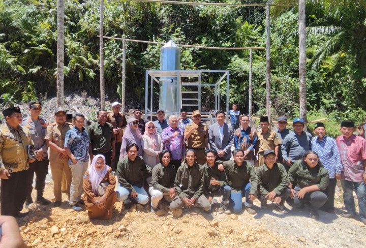 Uhamka Luncurkan Hilirisasi Riset Teknologi Ekstraksi Gambir dan Minyak Atsiri di Pesisir Selatan