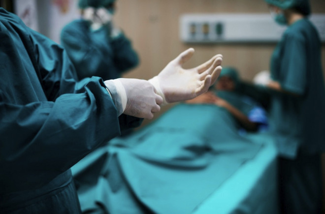 Ketakutan ini wajar terjadi karena banyak cerita pasien terdahulu yang mengalami nyeri panjang pasca operasi. Ilustrasi Freepik