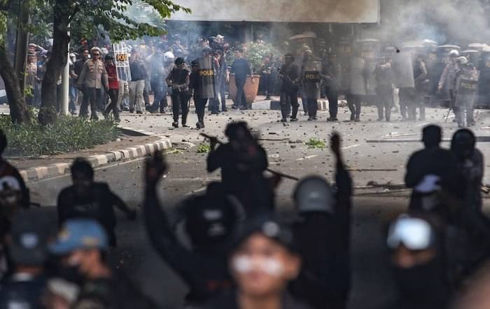 Polisi Tangkap 351 Orang di Demo DPR, Didominasi Anak di Bawah Umur