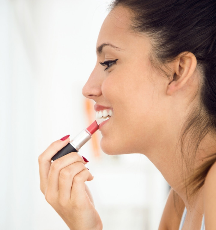 5 Rekomendasi Lipstik Matte Warna Red Wine Under Rp100 Ribu