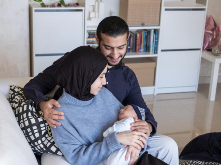 Begini Cara Ayah Tetap Bonding saat Istrinya Menyusui