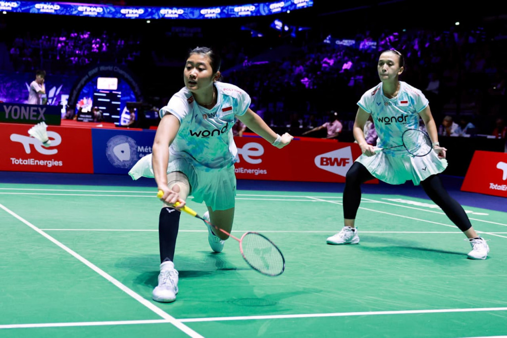 Febriana Dwipuji Kusuma/Amallia Cahaya Pratiwi beraksi di Kejuaraan Dunia Bulu Tangkis 2025 (dok. PBSI)