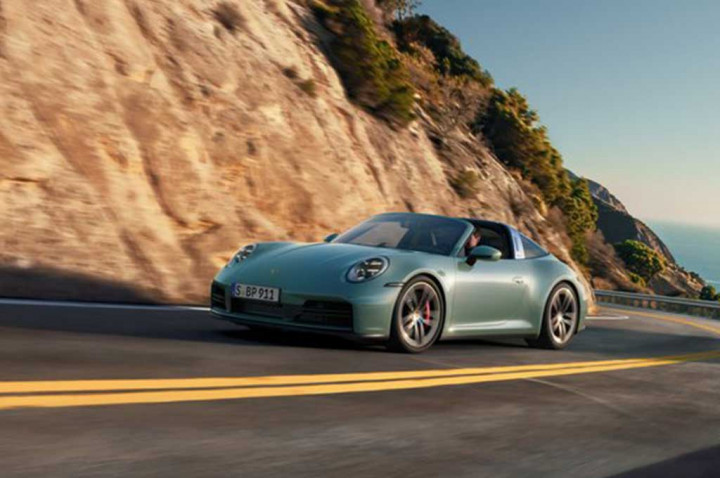 Edisi Terbaru Porsche 911, Kini Ada Carrera 4S