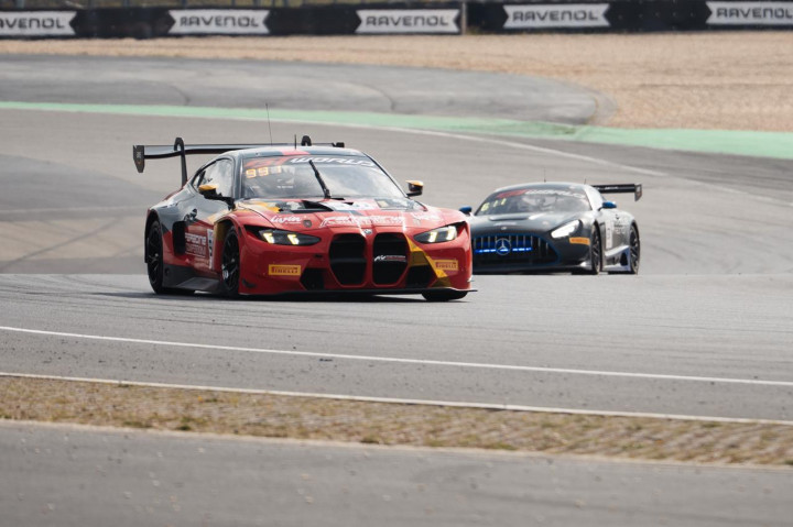 Sean Gelael Buru Podium di GTWCE Nurburgring