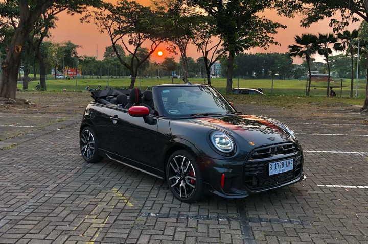 MINI John Cooper Works Cabrio, Ngebut Anti Cemas ala Pembalap!