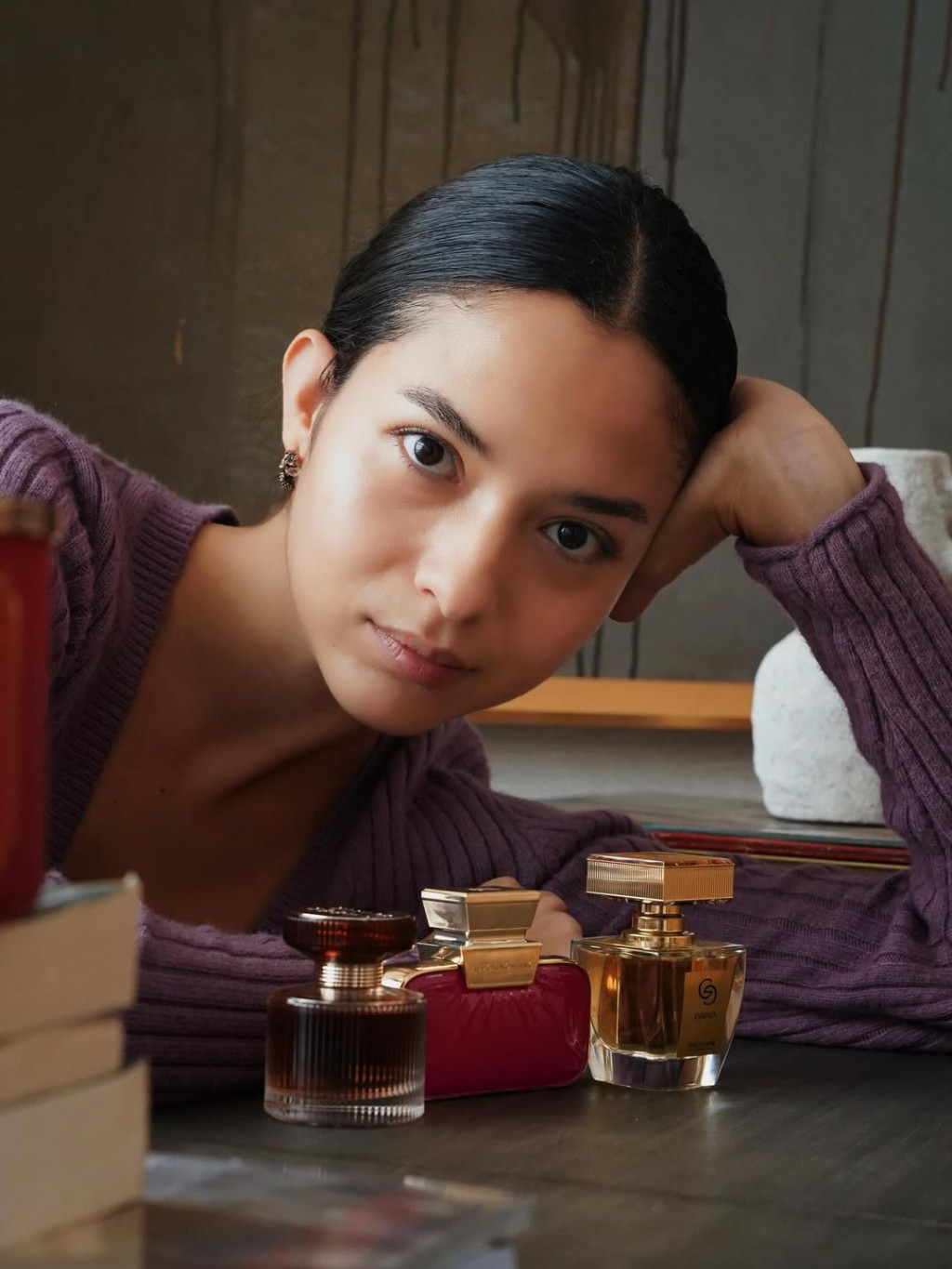 Bagi Putri Marino, parfum itu lebih dari sekadar wangi. @putrimarino